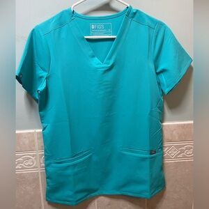 NWOT Figs Three Pocket Scrub Top Oasis